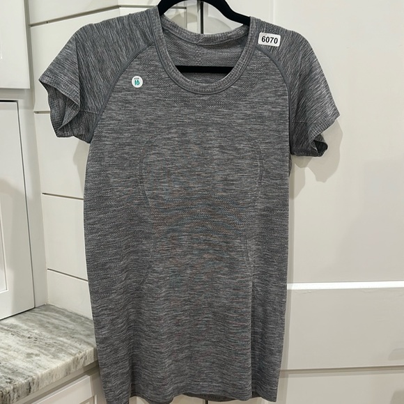 lululemon athletica Tops - (6070)  🍋 LULULEMON RUN: Swiftly Tech Short Sleeve Crew Sz 10 **LOVED
